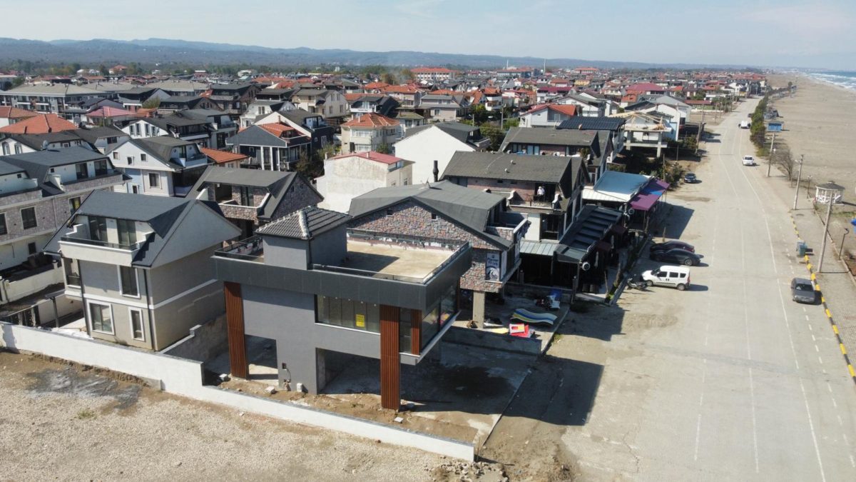 KOCALİ DE DENİZE SIFIR KONUMDA KİRALIK KOMPLE BİNA