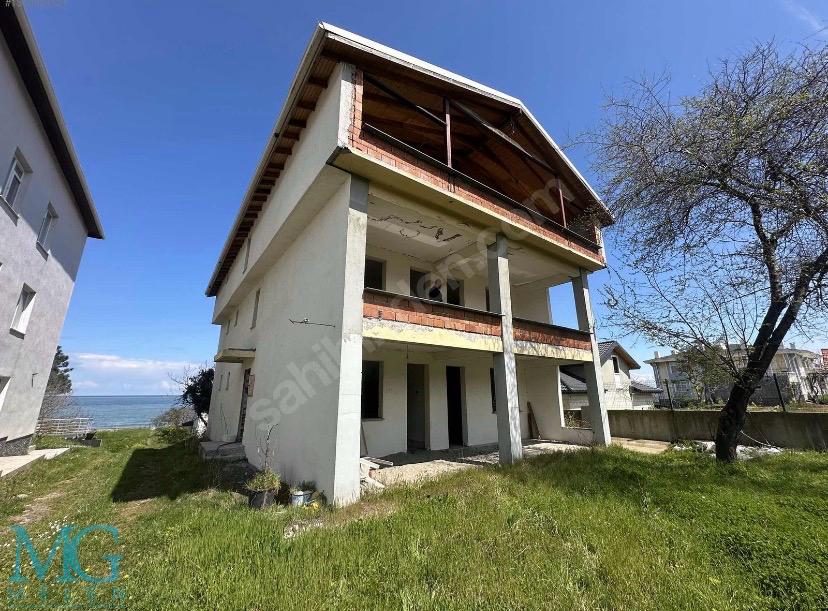 DENİZE SIFIR ARSA İÇİNDE SATILIK TRİPLEKS VILLA