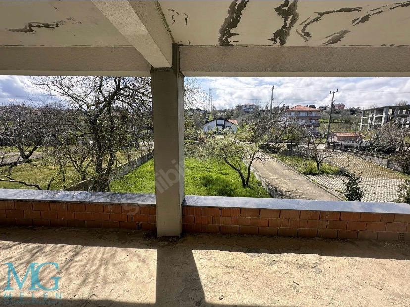 DENİZE SIFIR ARSA İÇİNDE SATILIK TRİPLEKS VILLA