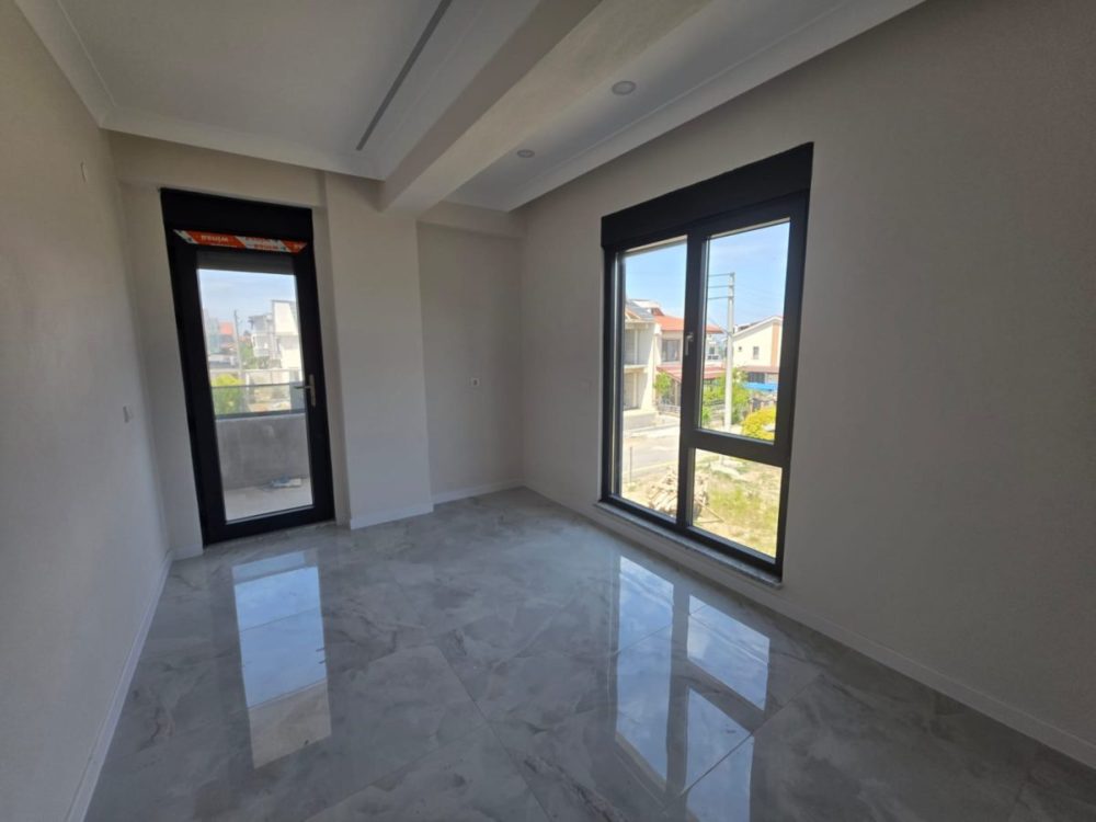 KOCAALİDE DENİZ MANZARALI YÜZME HAVUZLU SATILIK TRİPLEKS VİLLA