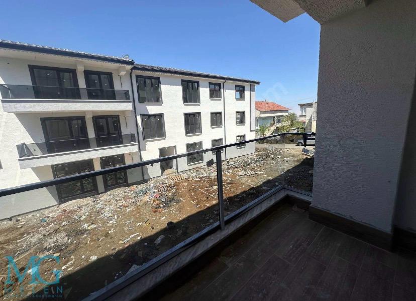 KOCAALİDE ÇARŞI MERKEZE YAKIN DENİZ MANZARALI KİRALIK 2+1 DAİRE