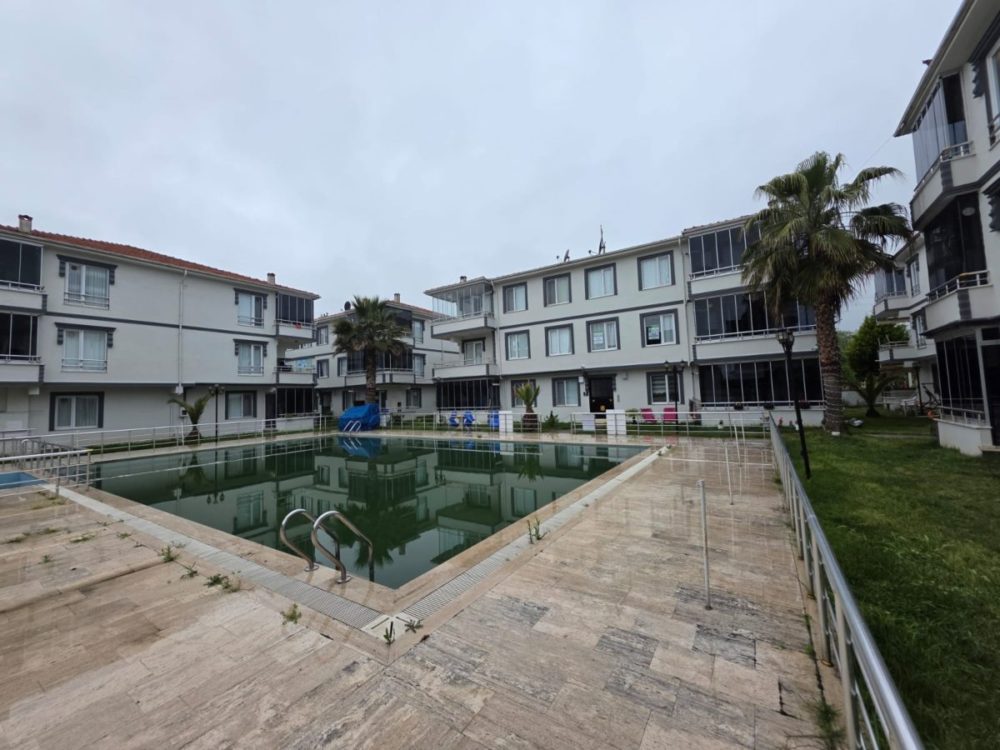 YÜZME HAVUZLU SİTE İÇİNDE SATILIK 2+1 DAİRE