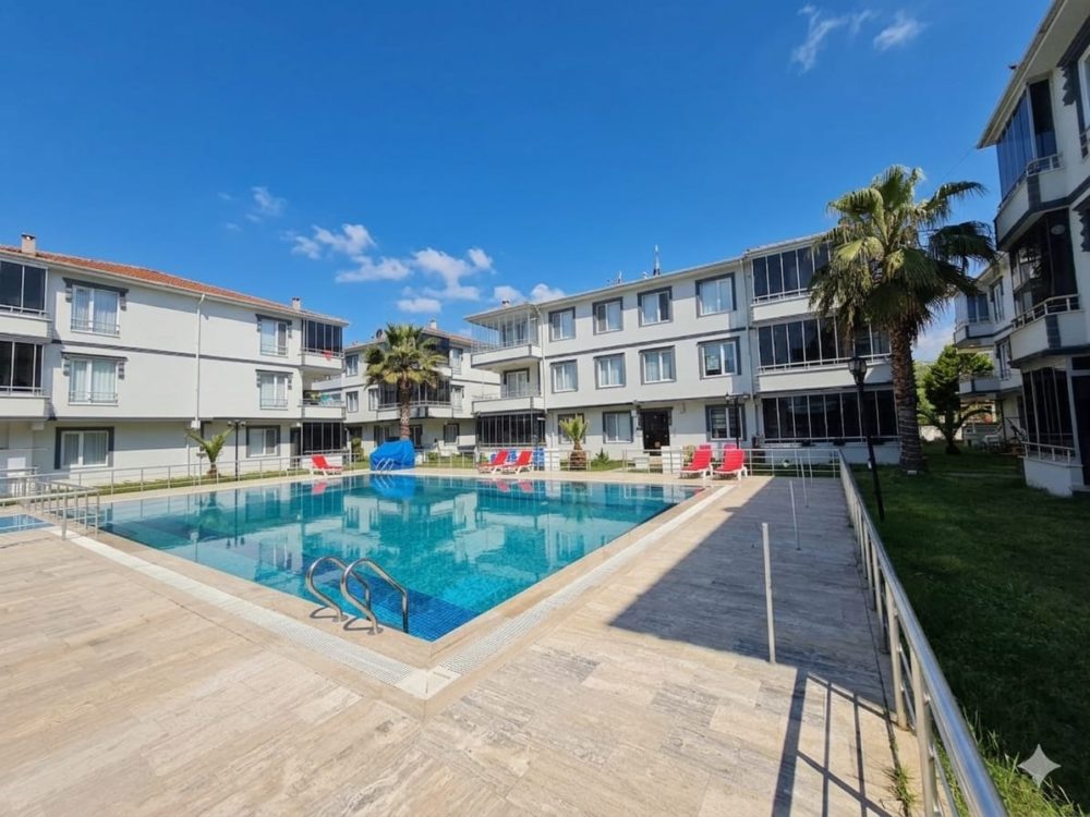 YÜZME HAVUZLU SİTE İÇİNDE SATILIK 2+1 DAİRE