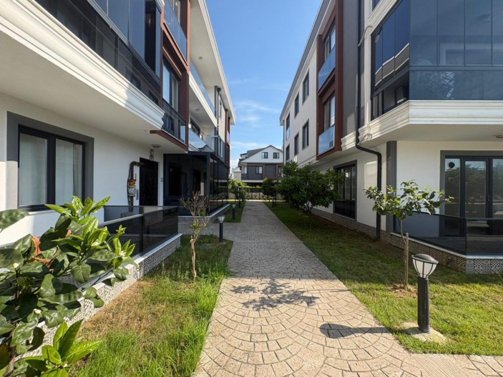 KOCAALİ DENİZE 200 MT SİTE İÇİNDE HAVUZLU SATILIK 2+1 DAİRE