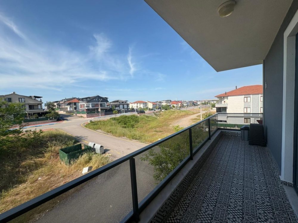 KOCAALİ DENİZE 200 MT SİTE İÇİNDE HAVUZLU SATILIK 2+1 DAİRE