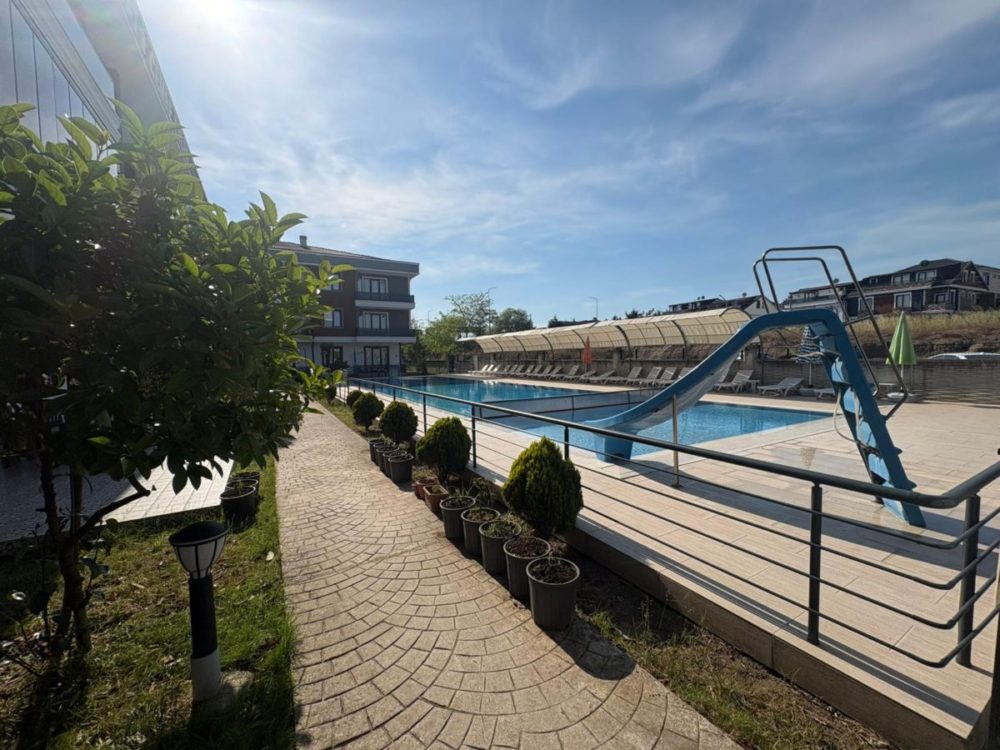 KOCAALİ DENİZE 200 MT SİTE İÇİNDE HAVUZLU SATILIK 2+1 DAİRE