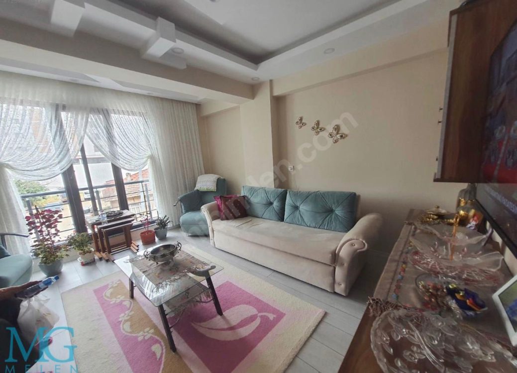 İLÇE MERKEZİNDE CADDEYE CEPHELİ 4 ODALI SATILIK DAİRE