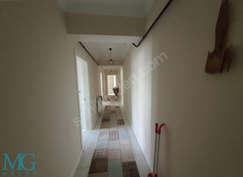 İLÇE MERKEZİNDE CADDEYE CEPHELİ 4 ODALI SATILIK DAİRE