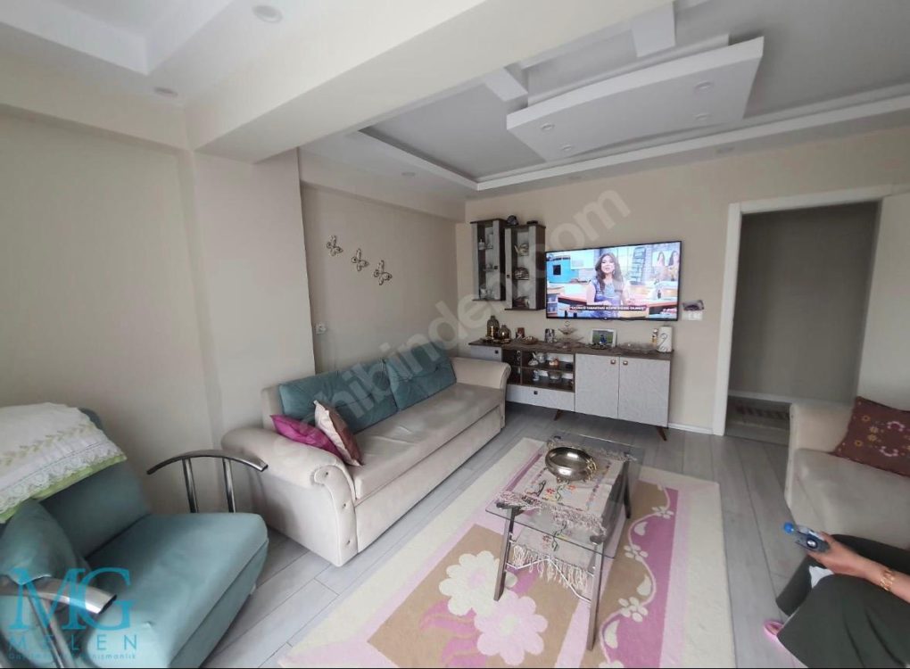 İLÇE MERKEZİNDE CADDEYE CEPHELİ 4 ODALI SATILIK DAİRE