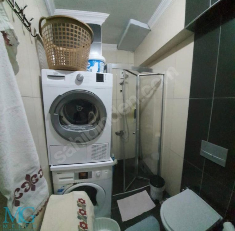 İLÇE MERKEZİNDE CADDEYE CEPHELİ 4 ODALI SATILIK DAİRE