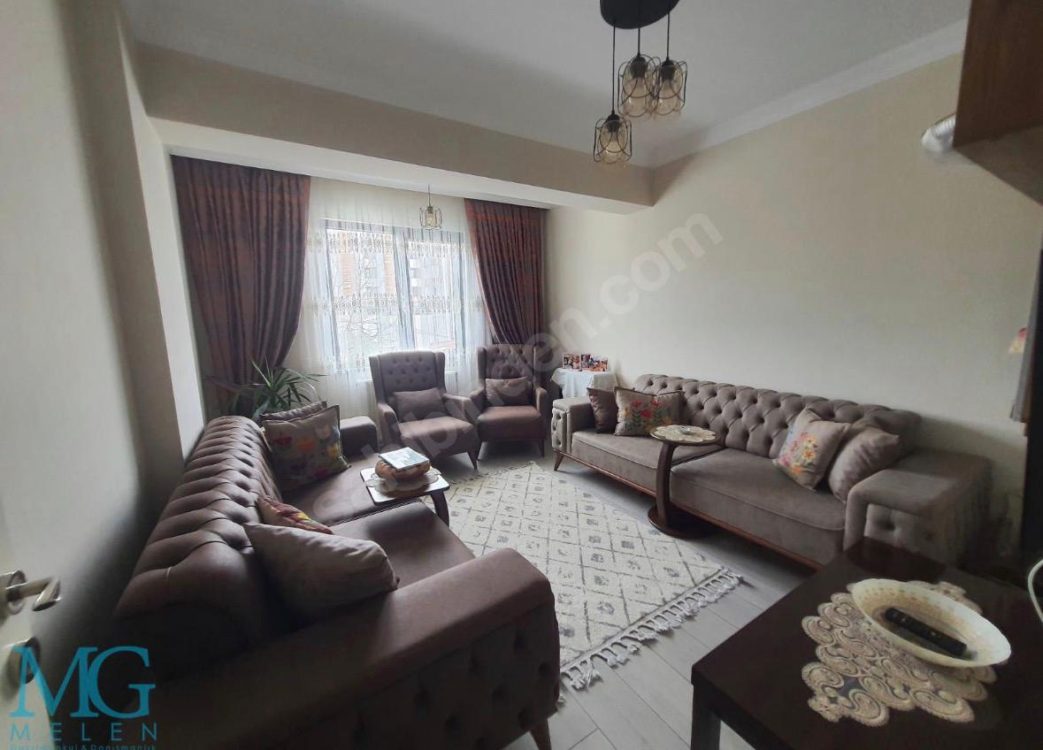 İLÇE MERKEZİNDE CADDEYE CEPHELİ 4 ODALI SATILIK DAİRE