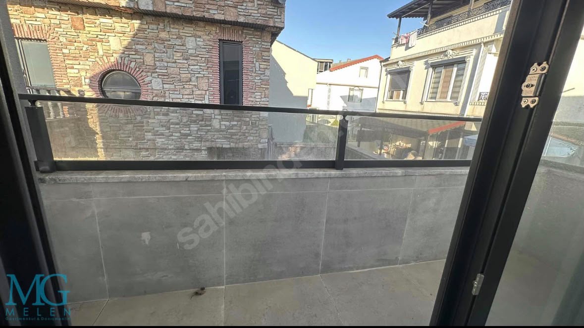 KOCAALİ MERKEZ PLAJDA DENİZE 50 METRE HAVUZLU SATILIK 4 +1 VİLLA