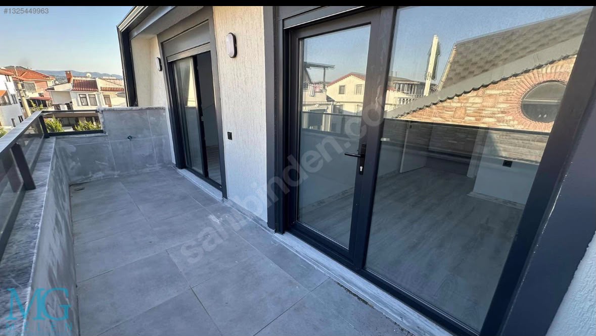 KOCAALİ MERKEZ PLAJDA DENİZE 50 METRE HAVUZLU SATILIK 4 +1 VİLLA