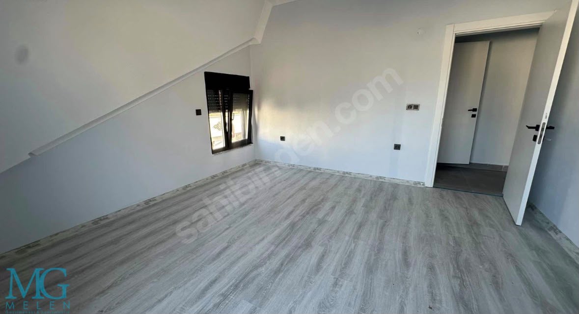 KOCAALİ MERKEZ PLAJDA DENİZE 50 METRE HAVUZLU SATILIK 4 +1 VİLLA