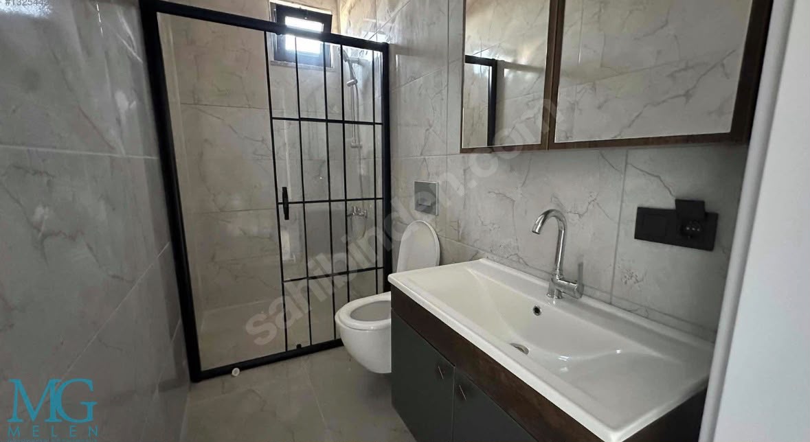 KOCAALİ MERKEZ PLAJDA DENİZE 50 METRE HAVUZLU SATILIK 4 +1 VİLLA