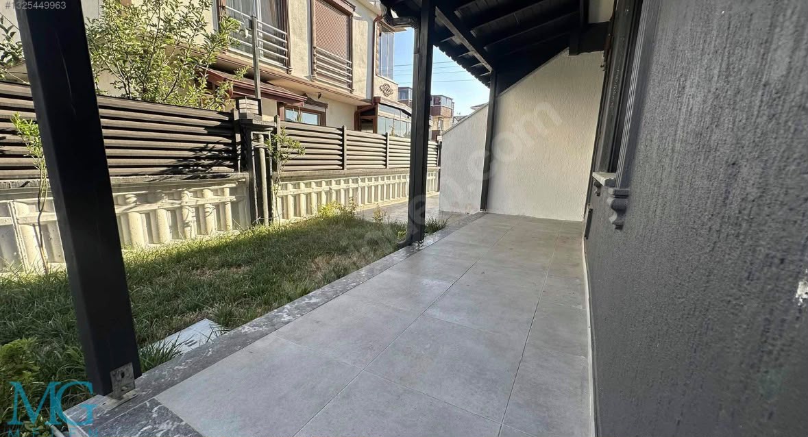 KOCAALİ MERKEZ PLAJDA DENİZE 50 METRE HAVUZLU SATILIK 4 +1 VİLLA